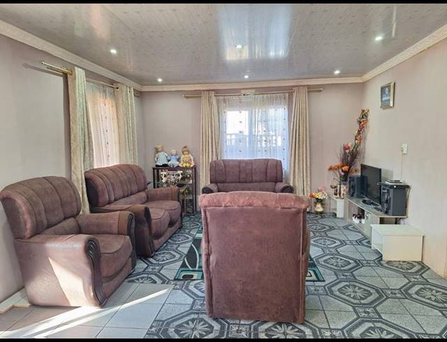 3 BEDROOM HOUSE FOR SALE IN CRAIGIEBURN